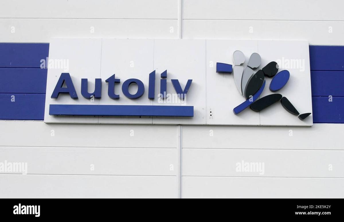 Nellis Anthony J buys 608 shares of AUTOLIV INC [ALV]