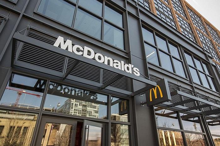 Borden Ian Frederick buys 5,796 shares of MCDONALDS CORP [MCD]