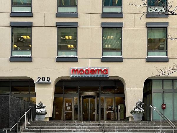 Bancel Stephane buys 40,000 shares of Moderna, Inc. [MRNA]