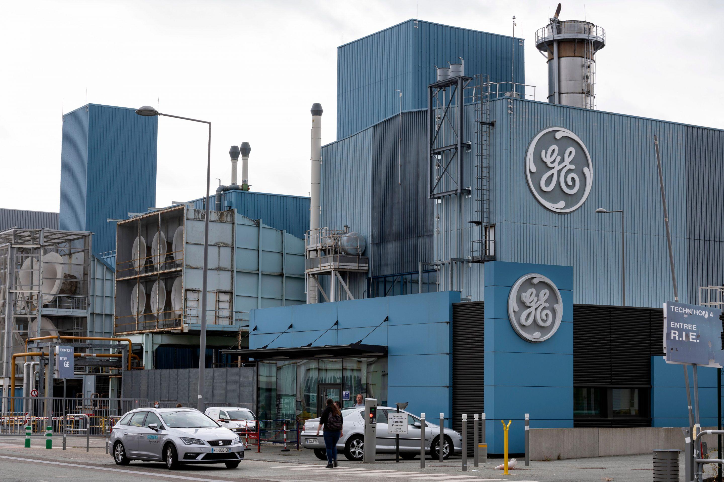 GE shares tumble due to supply chain constraints and inflation, lowers earnings estimates