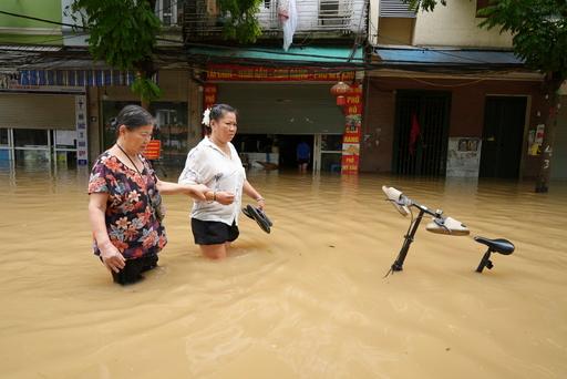 APTOPIX Vietnam Floods